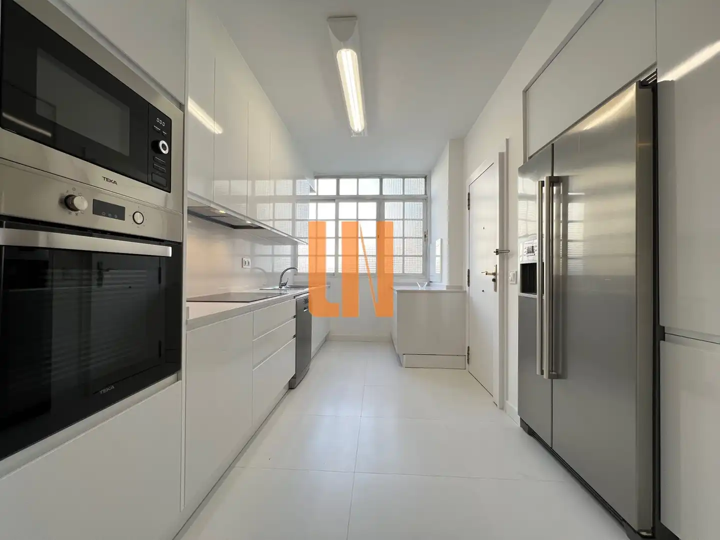 Küche von Wohnung zur Miete in A Coruña Capital  mit Heizung, Parkett und Ofen
