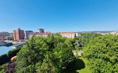 Vista exterior de Pis en venda en Avilés amb Calefacció