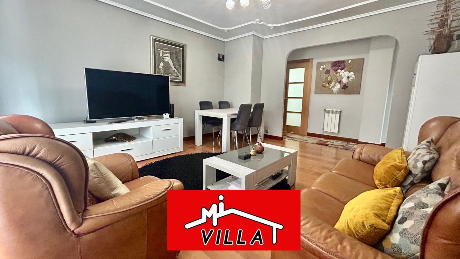 Sala d'estar de Pis en venda en Laredo amb Calefacció, Moblat i Balcó