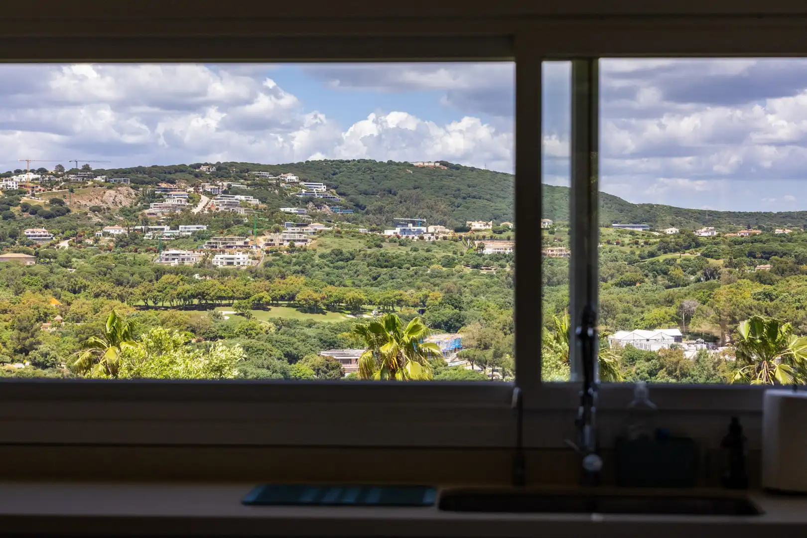 Vista exterior de Casa o chalet en venta en Sotogrande con Aire acondicionado, Jardín privado y Terraza
