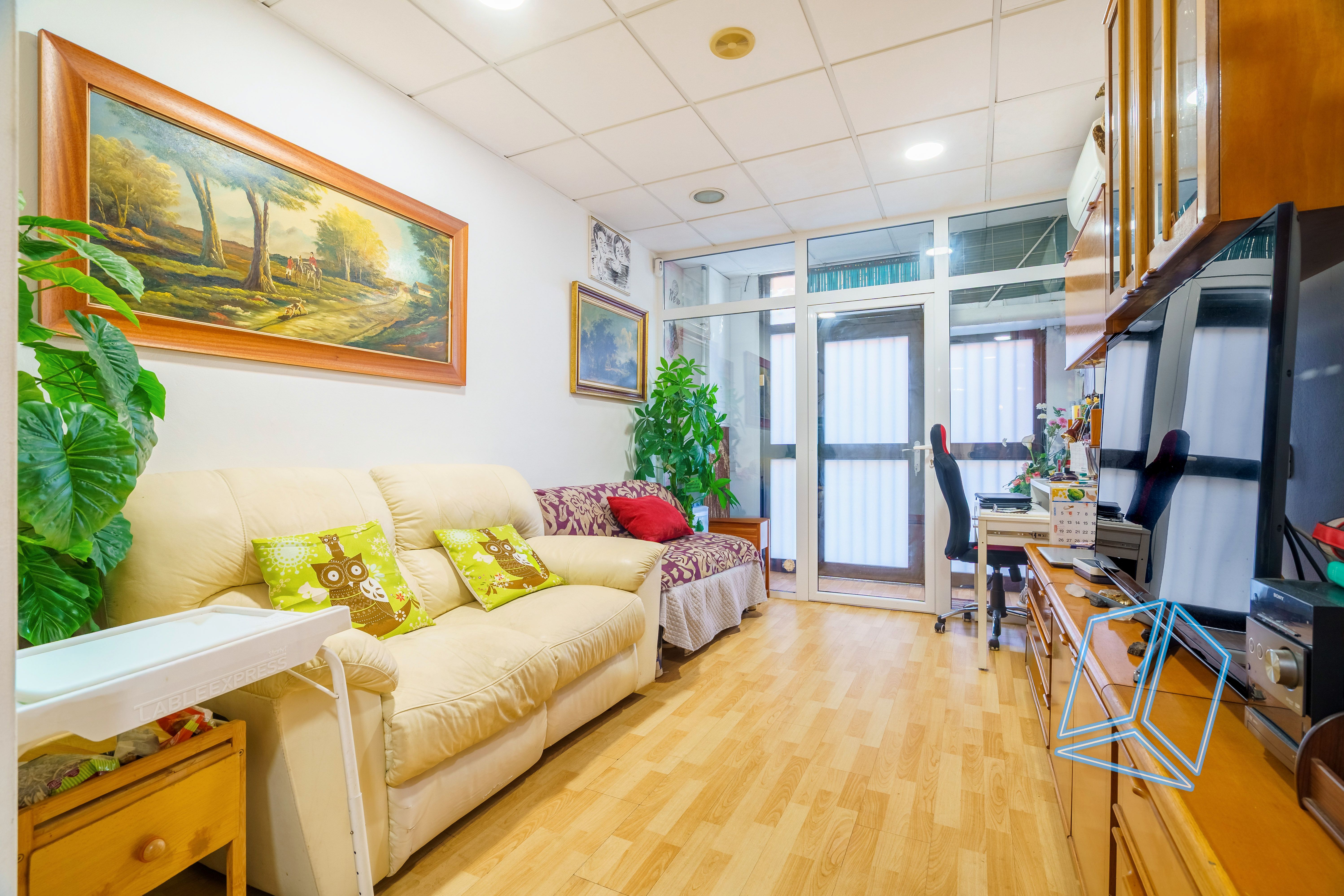 Living room of Planta baja for sale in L'Hospitalet de Llobregat