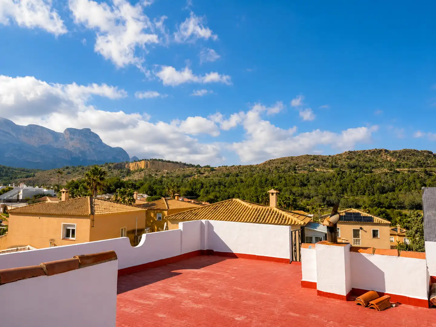Vista exterior de Casa o chalet en venta en La Nucia con Aire acondicionado, Terraza y Piscina