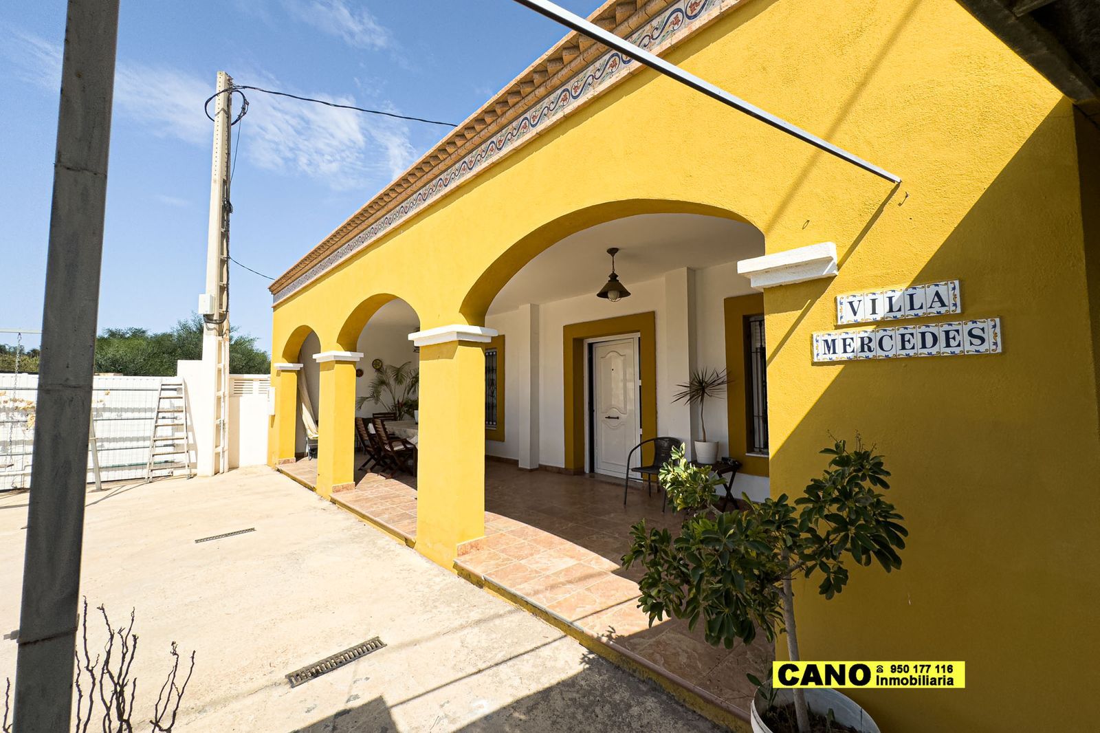 Vista exterior de Casa o xalet en venda en Roquetas de Mar amb Terrassa i Traster