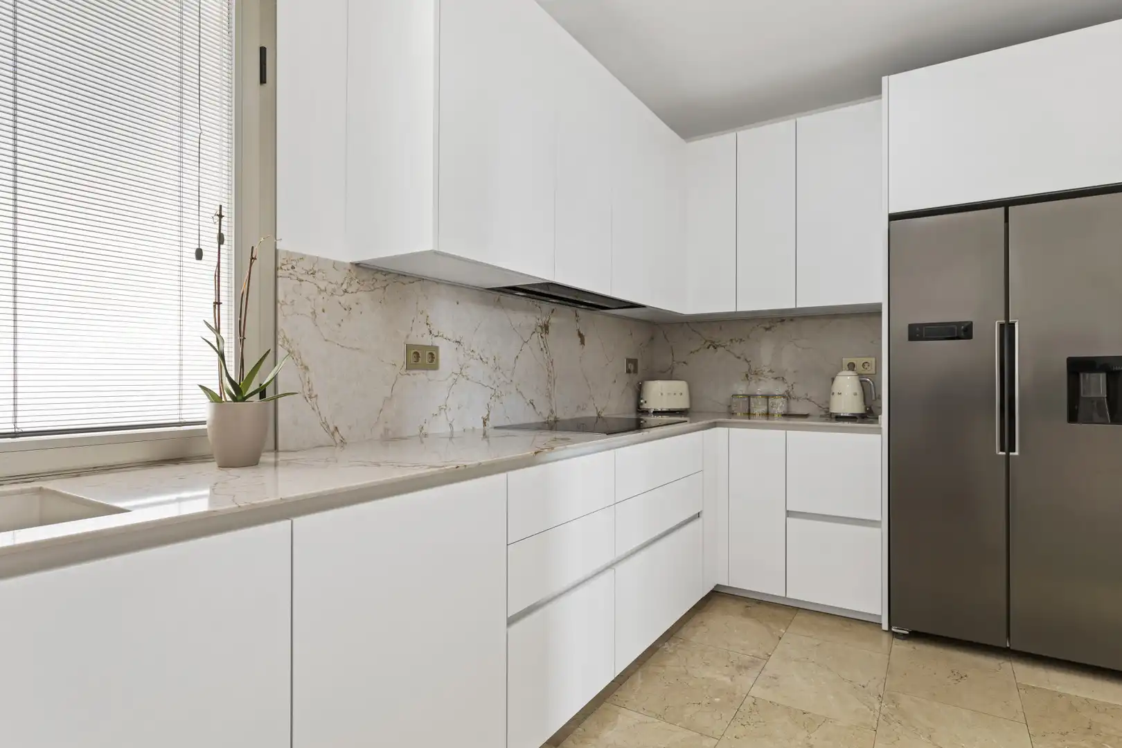 Cocina de Casa adosada de alquiler en Benahavís con Aire acondicionado, Jardín privado y Terraza