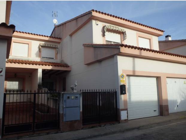 Piso en Venta en Calle Clavel 5 en Cazalegas