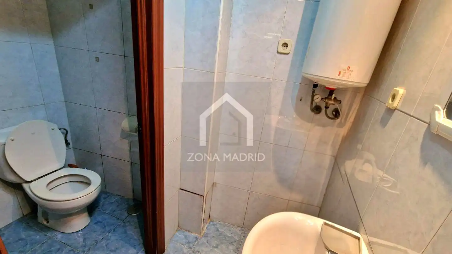 Bany de Local en venda en Madrid