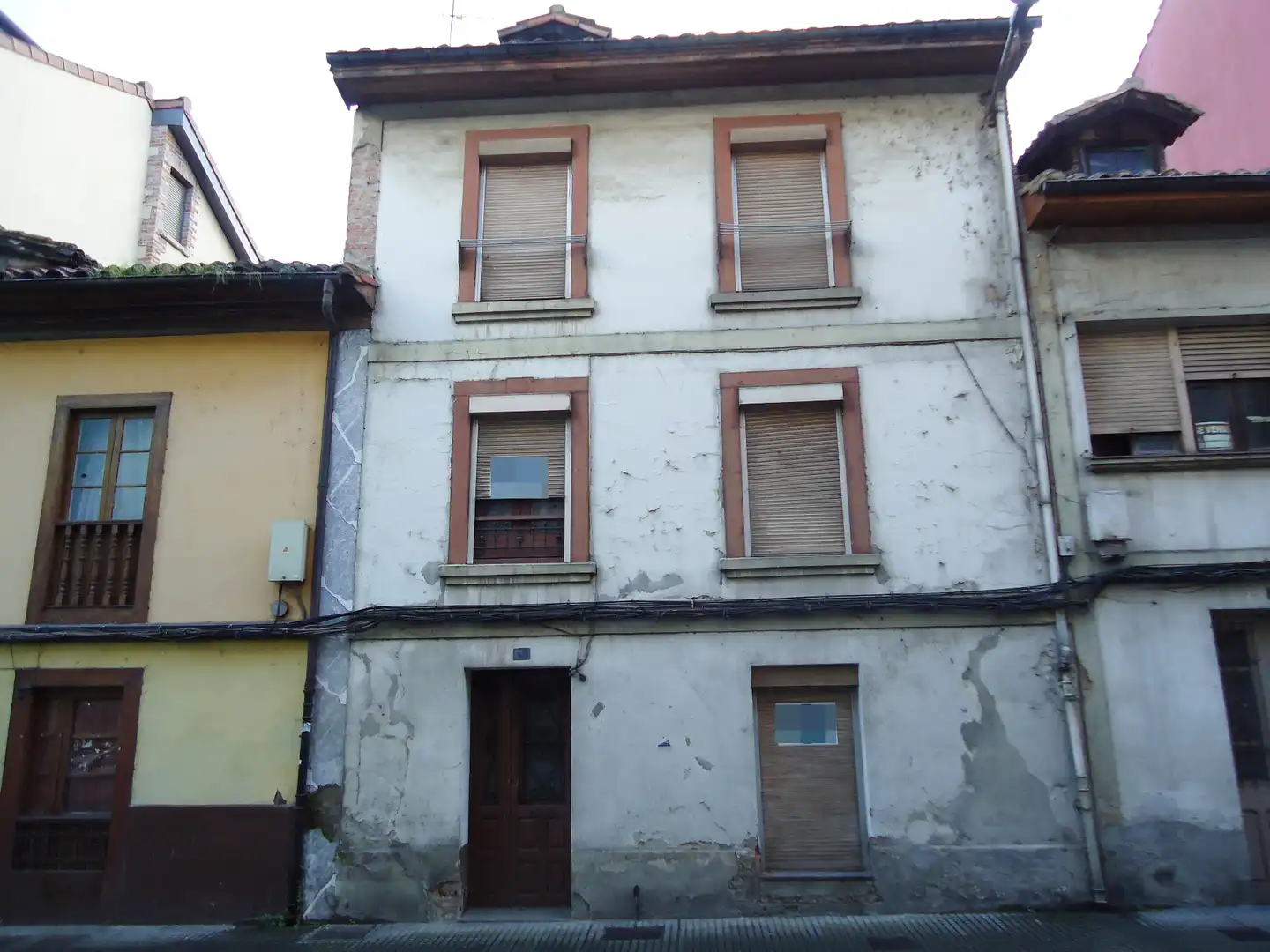 Außenansicht von Gebäude zum Verkauf in Laviana