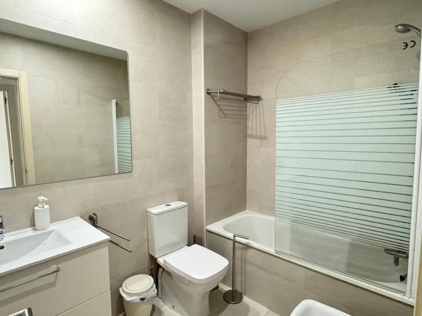 Bany de Apartament de lloguer en Málaga amb Aire condicionat, Calefacció i Moblat