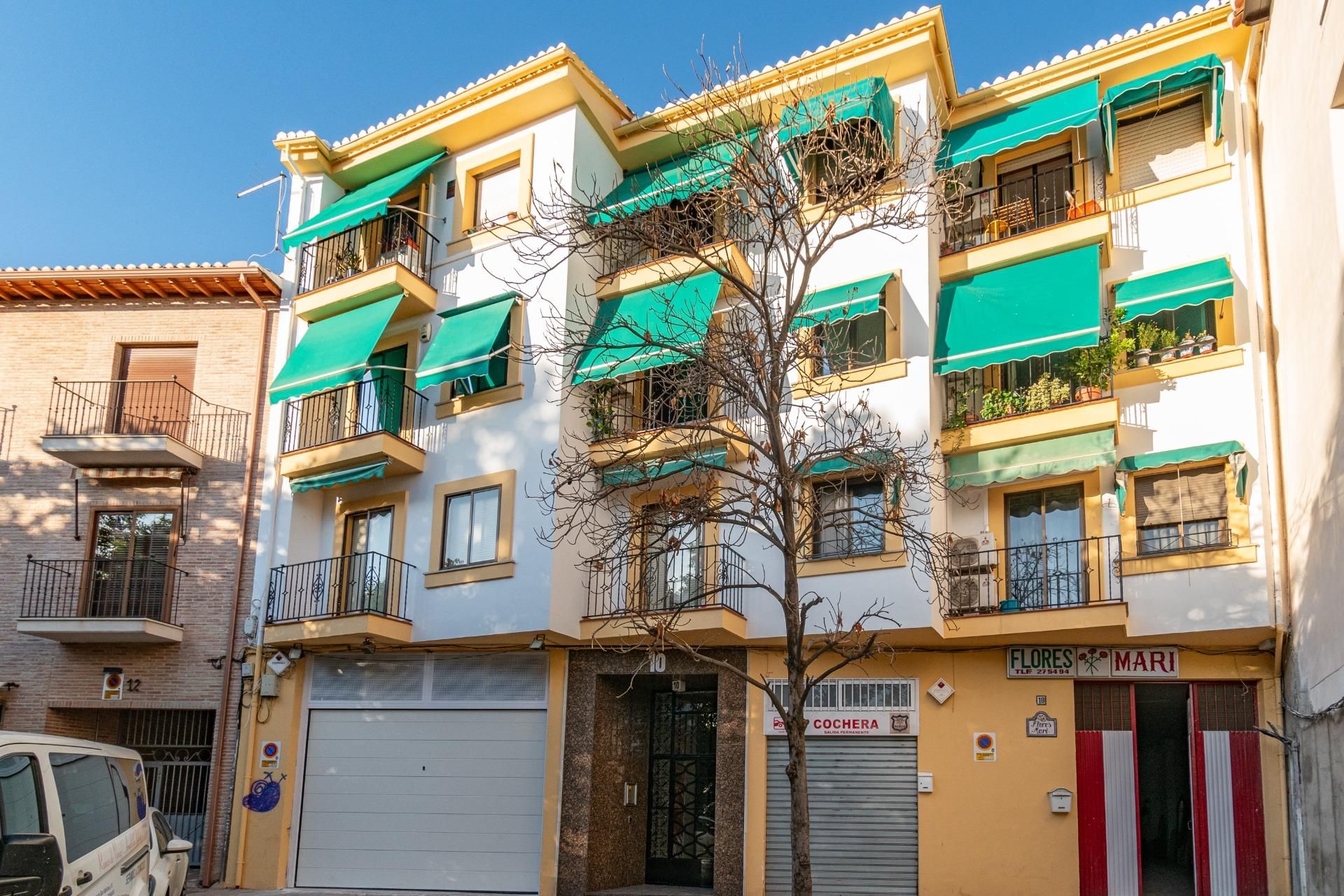 Exterior view of Study for sale in  Granada Capital  with Air Conditioner and Heating