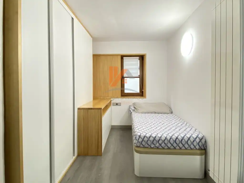 Schlafzimmer von Wohnung zur Miete in Santiago de Compostela  mit Möbliert
