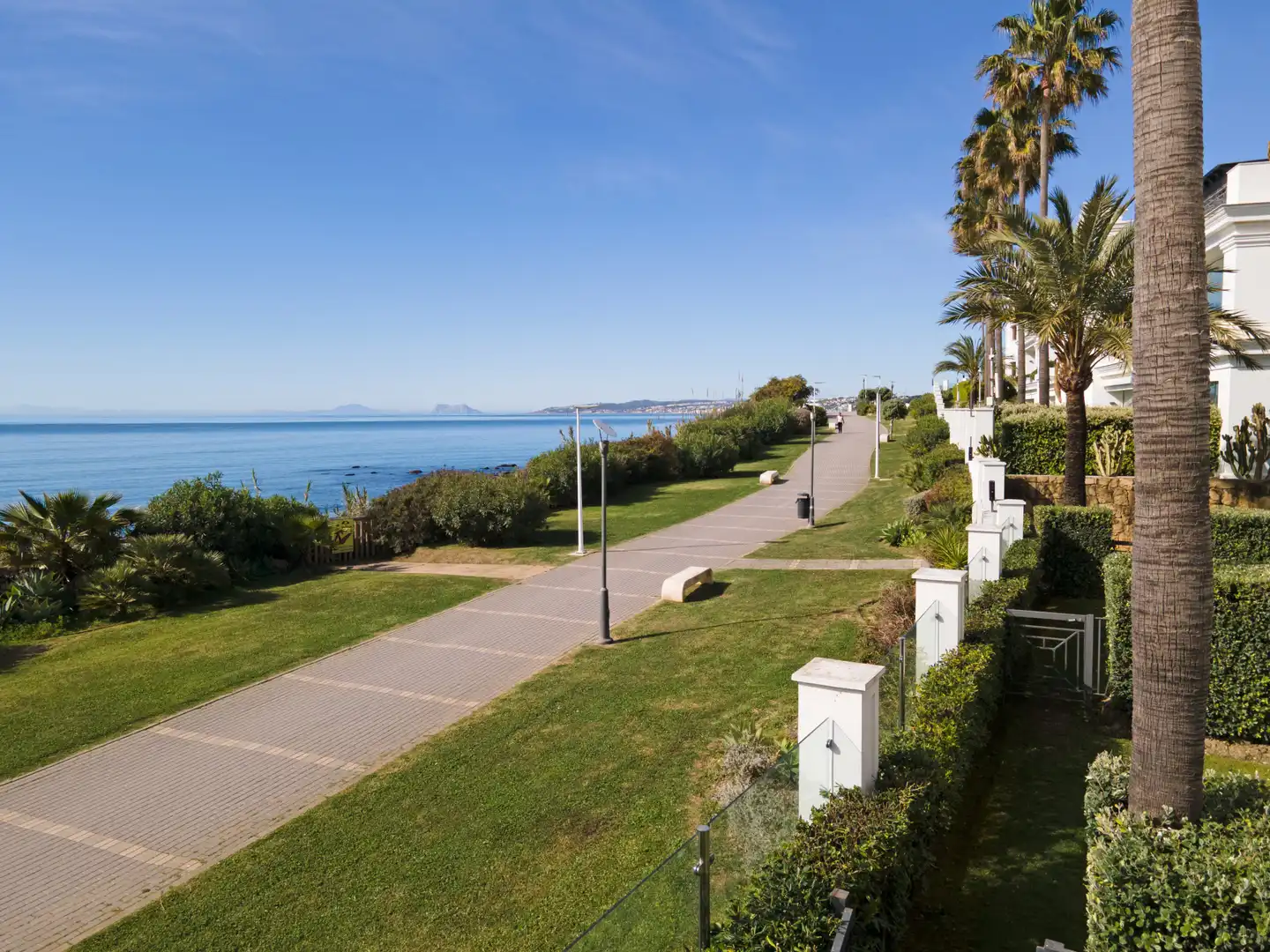Vista exterior de Planta baja en venta en Estepona con Aire acondicionado, Terraza y Trastero