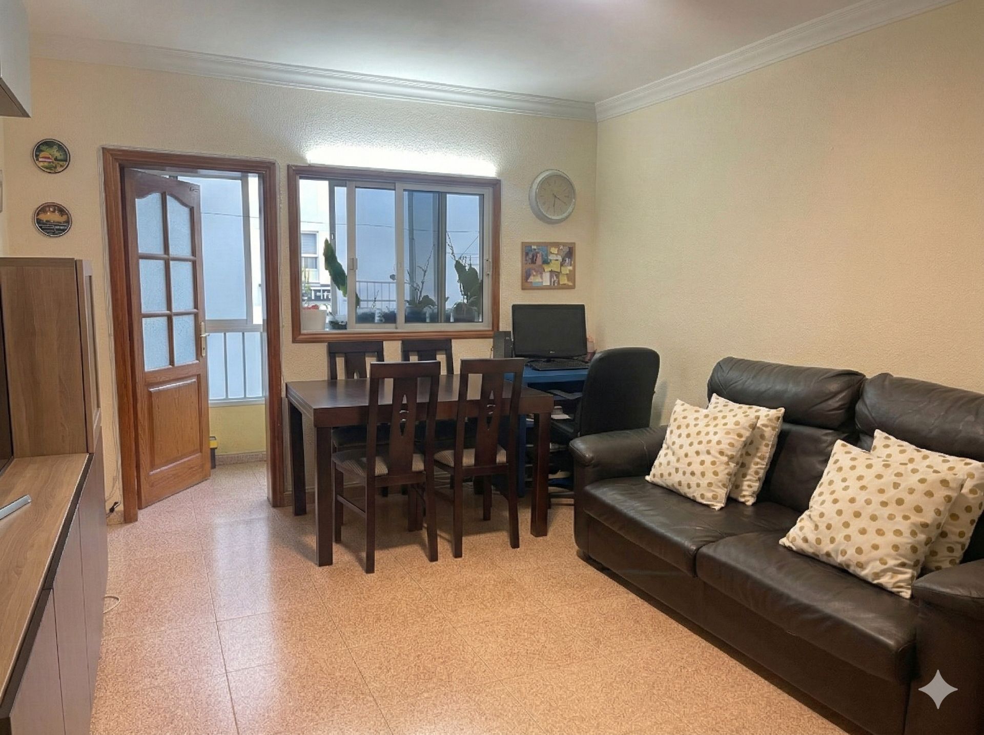 Sala d'estar de Pis en venda en Las Palmas de Gran Canaria amb Balcó