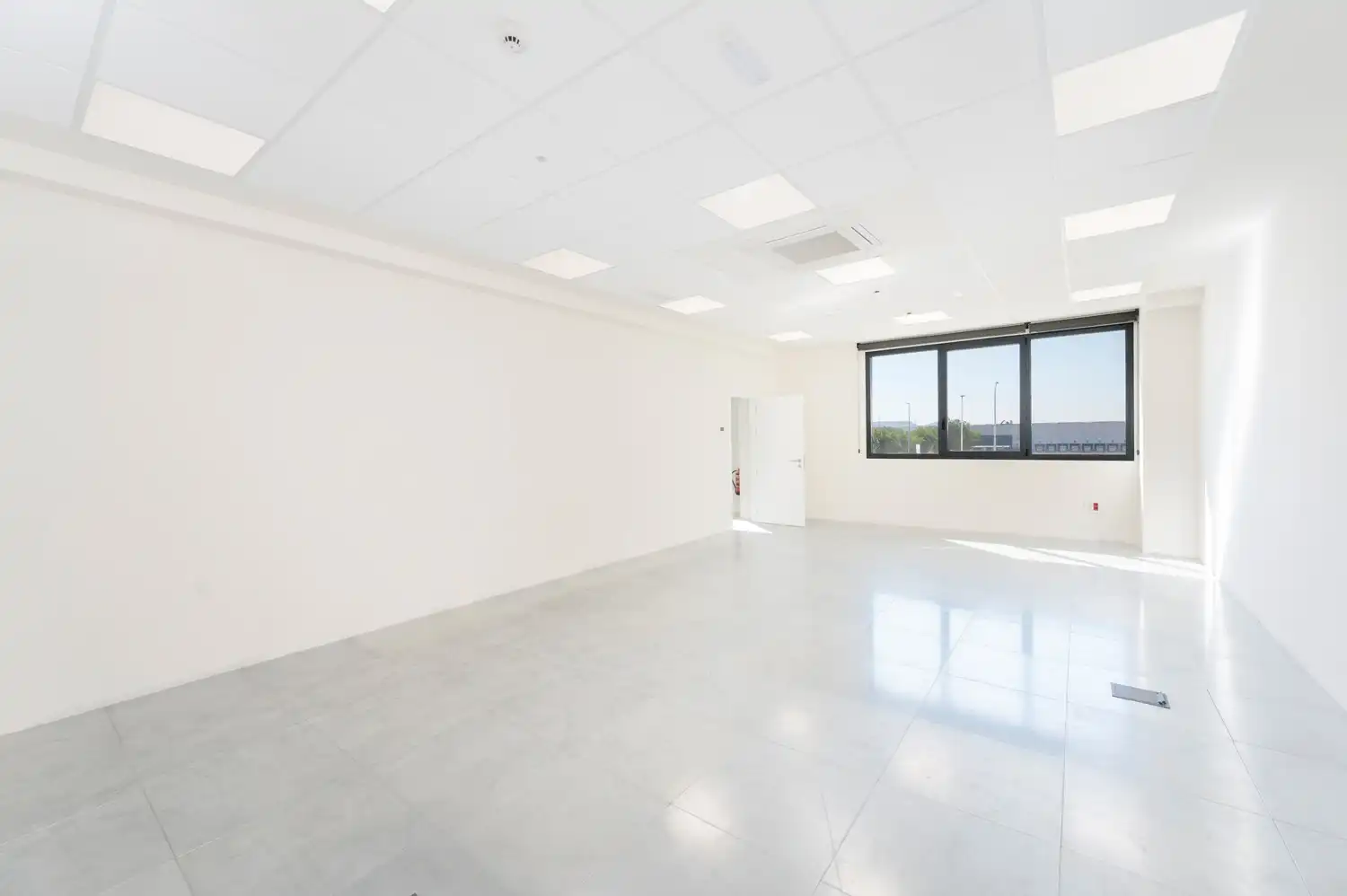 Industrial building with lift to rent in Martorell, imagen 3
