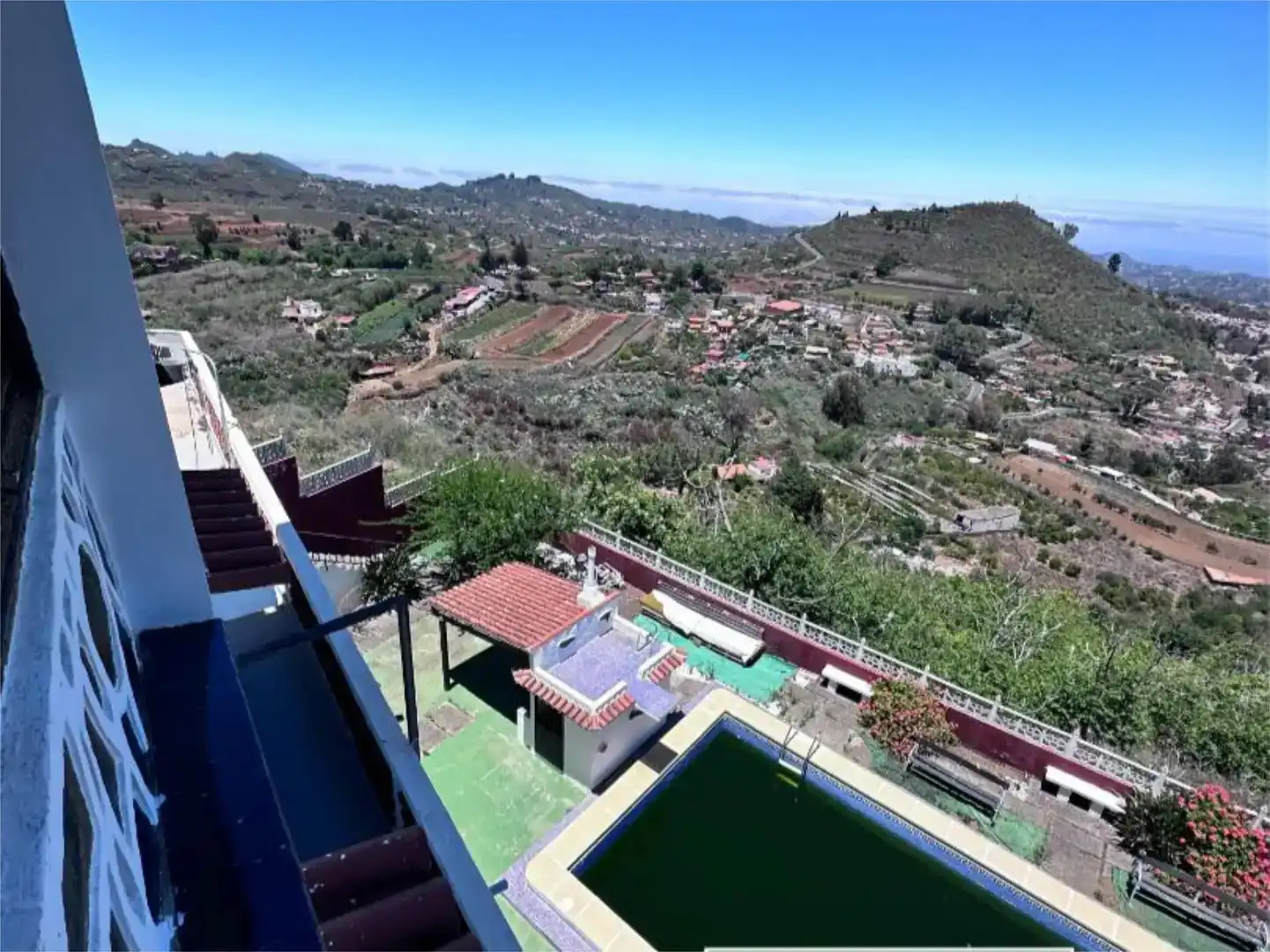 Vista exterior de Casa o xalet en venda en Vega de San Mateo amb Aire condicionat, Piscina i Balcó