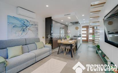 Living room of Single-family semi-detached for sale in  Barcelona Capital