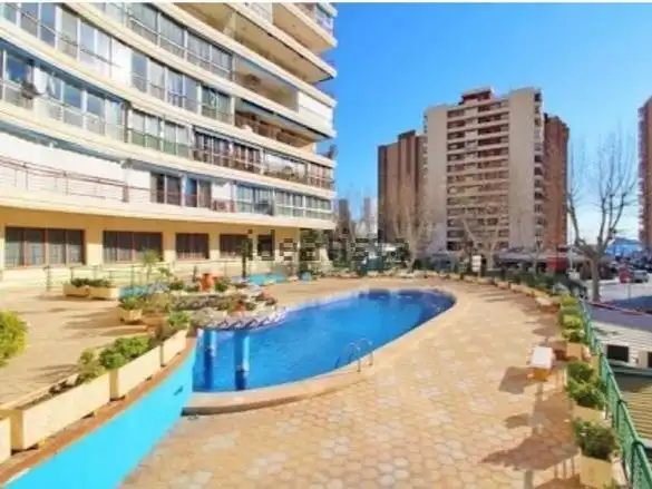 Apartament amb piscina de lloguer a Avd del Mediterraneo 51