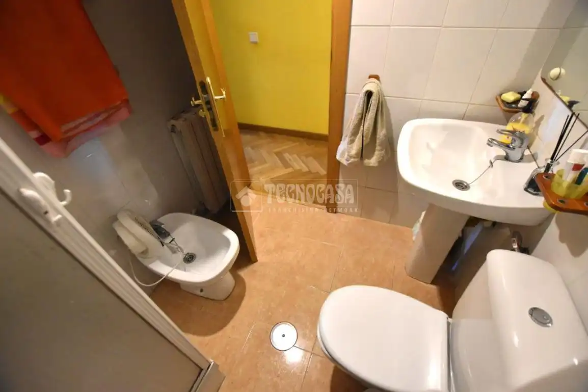 Bany de Pis en venda en Getafe amb Calefacció, Parquet i Terrassa