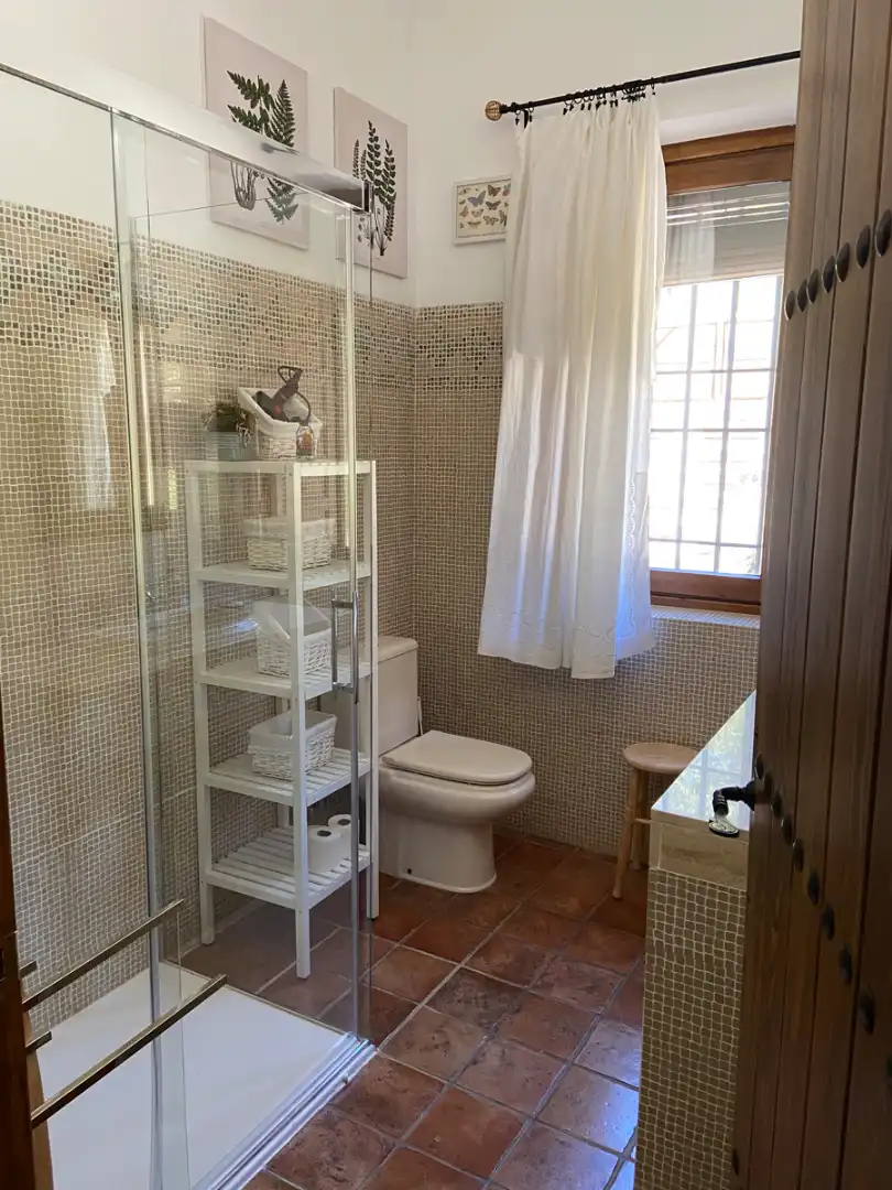 Baño de Casa o chalet en venta en Los Navalucillos con Aire acondicionado, Calefacción y Jardín privado