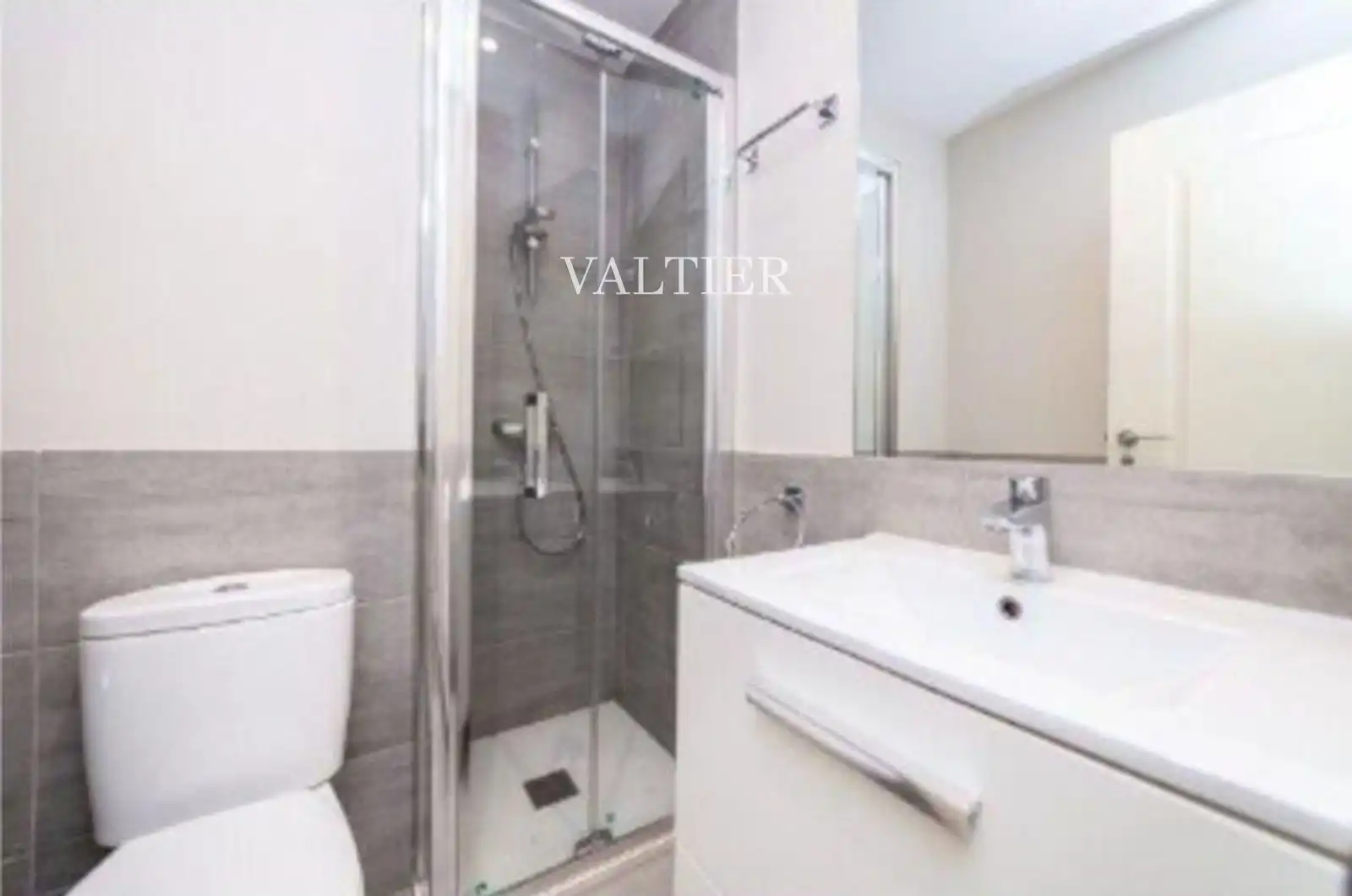 Baño de Piso de alquiler en Madrid