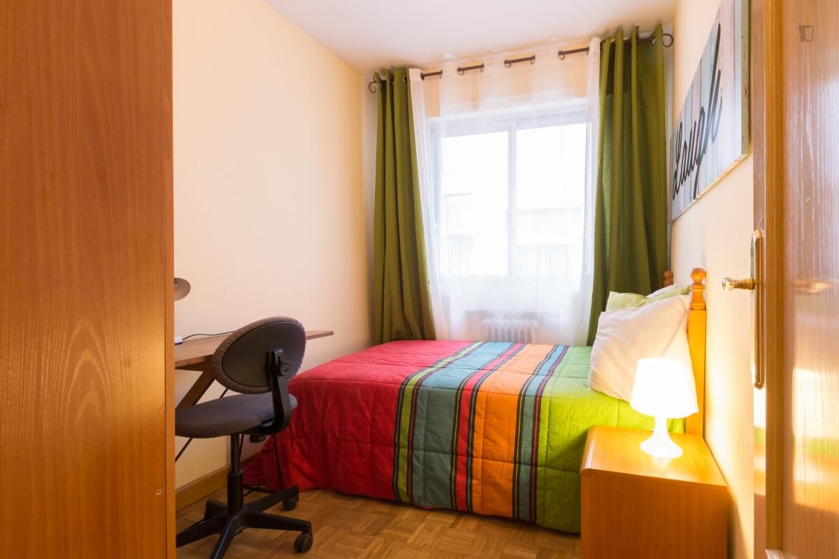 Apartament per a compartir a Reyes Católicos