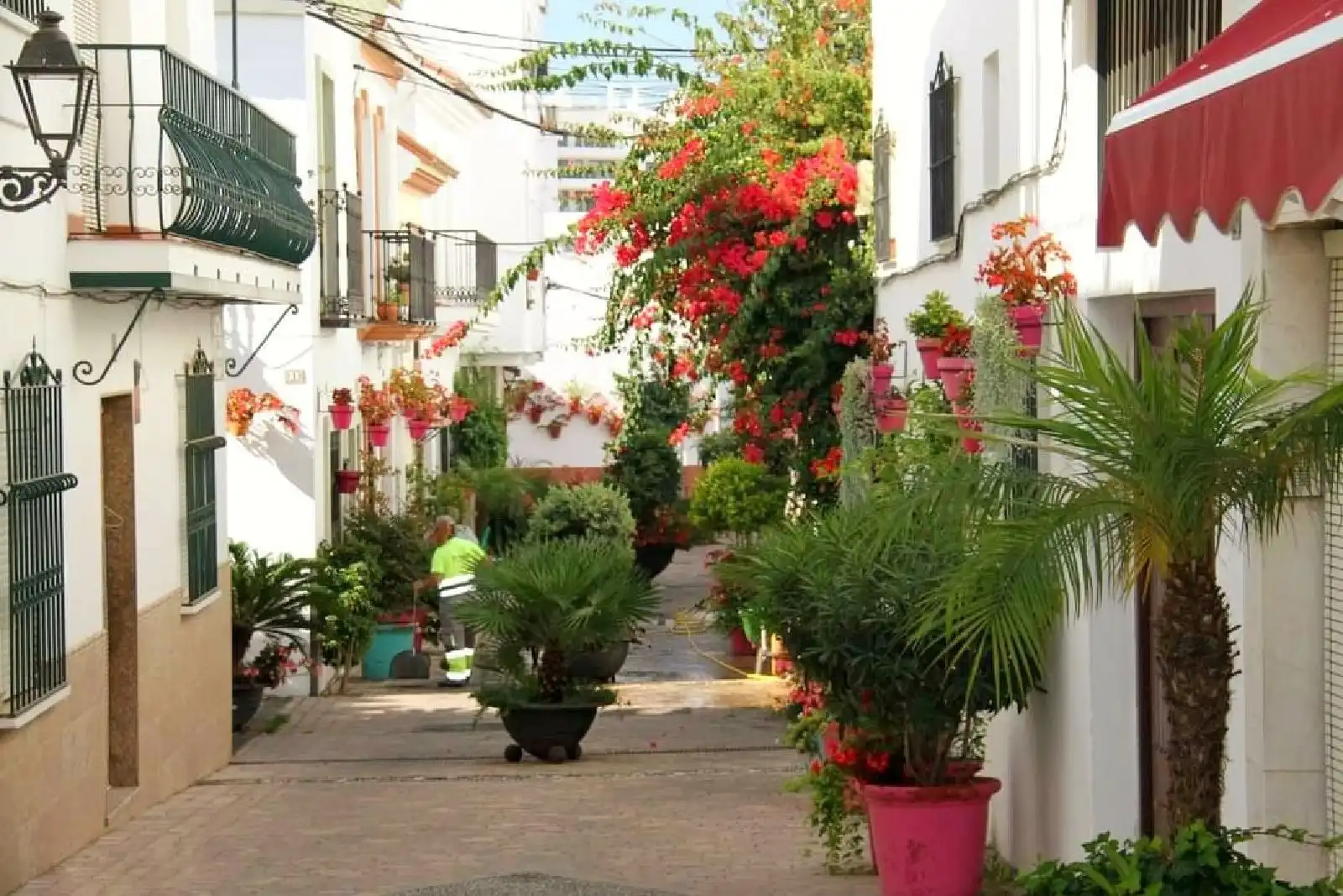 Exterior view of Ground floor for sale in Estepona  with Air Conditioner, Terrace and Swimming Pool