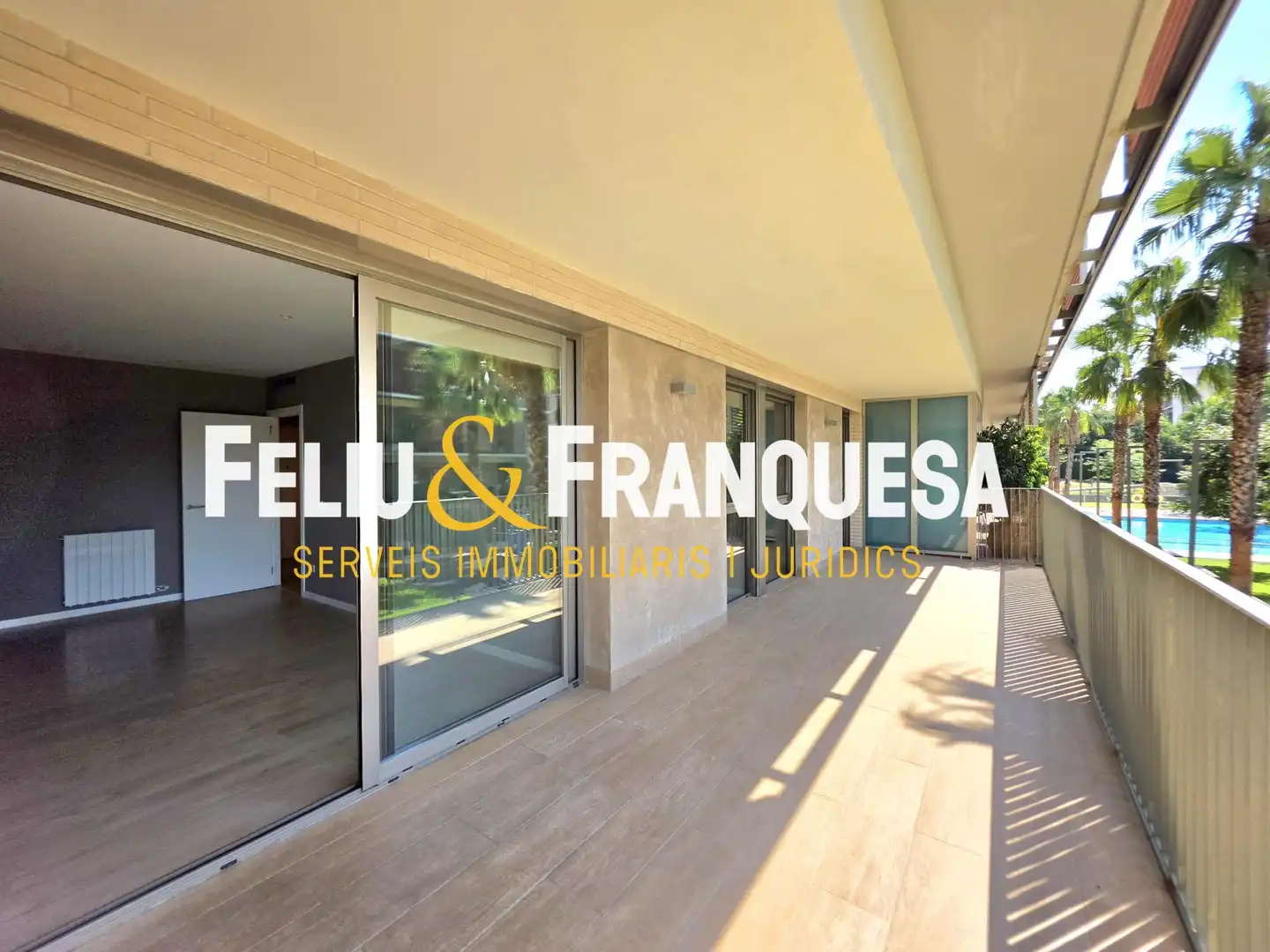 Vista exterior de Piso en venta en Sant Cugat del Vallès con Calefacción, Jardín privado y Terraza