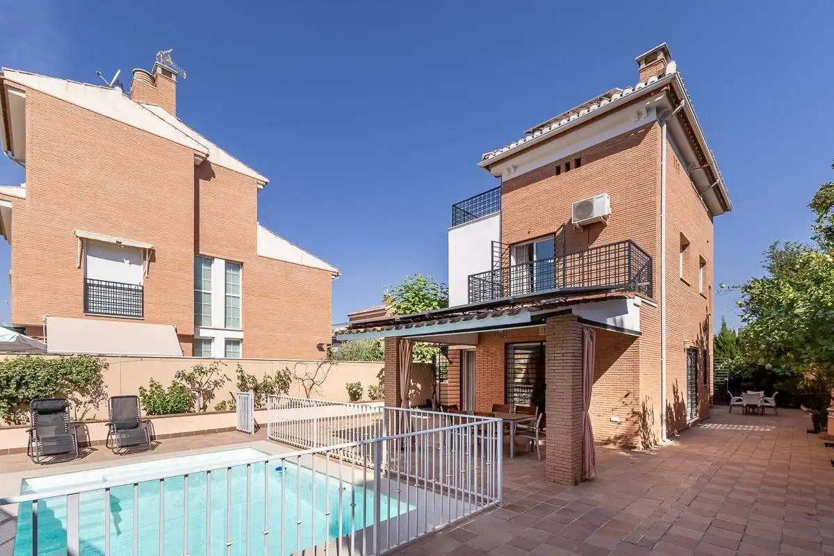 House with terrace for sale in Calle LIMA, imagen 3
