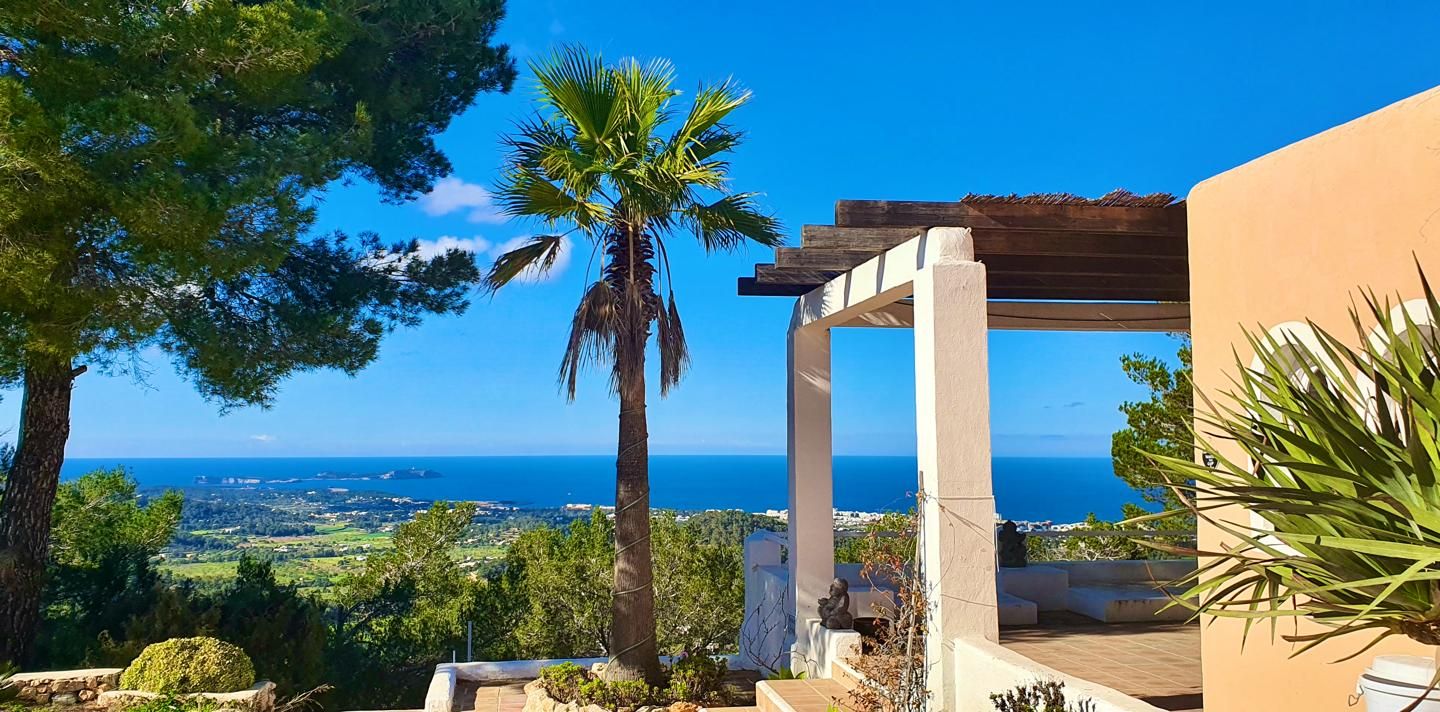 Vista exterior de Casa o xalet en venda en Sant Josep de sa Talaia amb Aire condicionat, Jardí privat i Terrassa