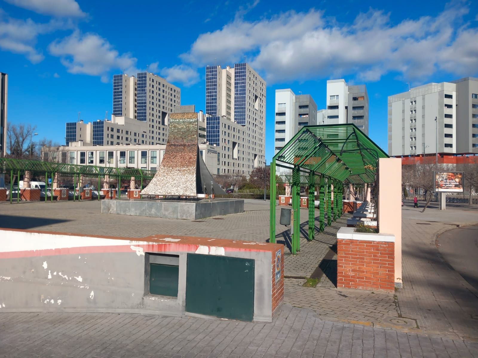 Vista exterior de Garatge en venda en Coslada