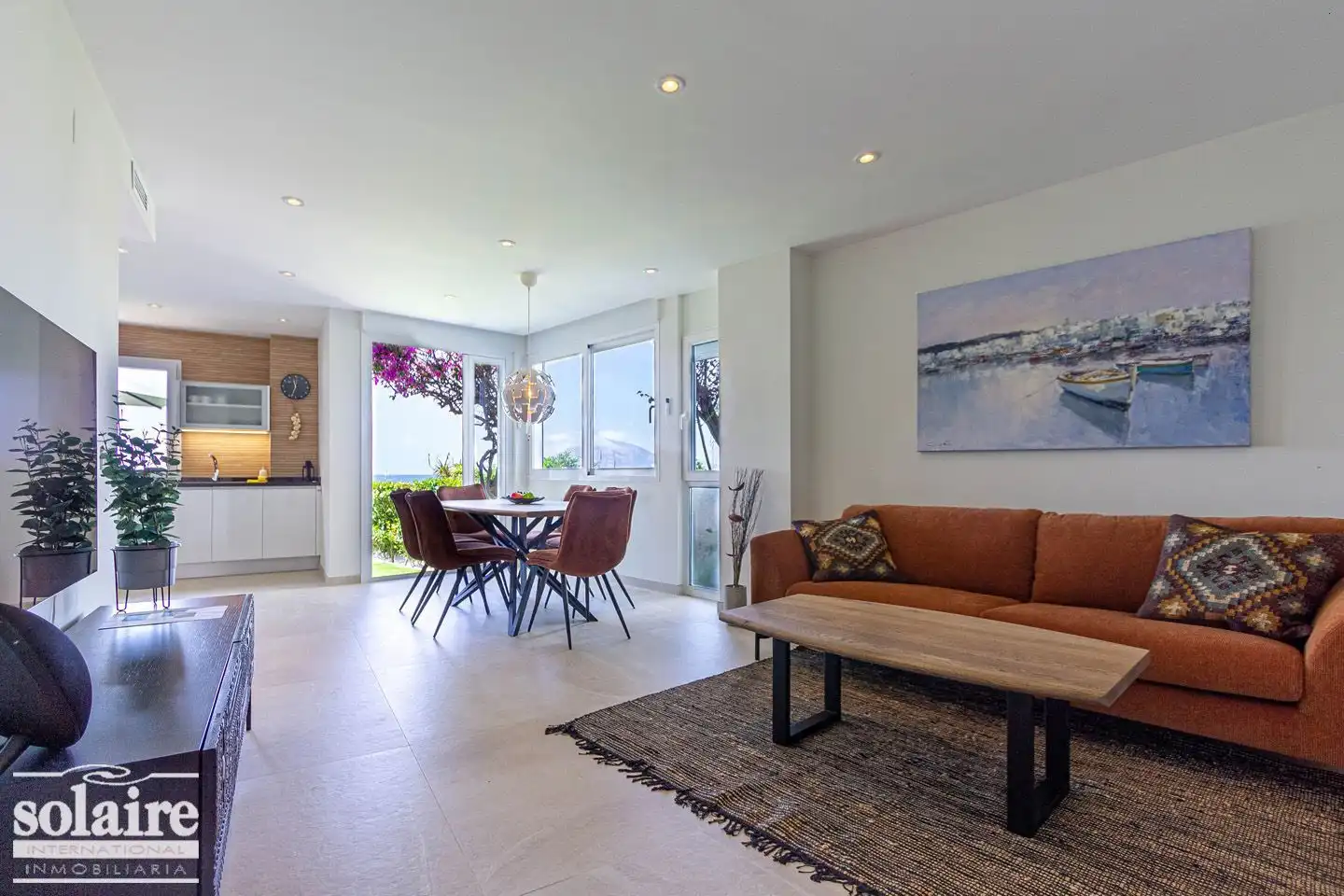 Sala d'estar de Apartament de lloguer en Altea amb Aire condicionat, Jardí privat i Terrassa