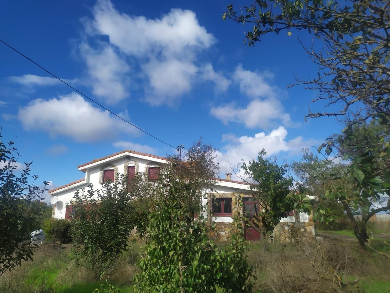 Vista exterior de Casa o xalet de lloguer en Pozuelo del Páramo amb Aire condicionat, Calefacció i Terrassa