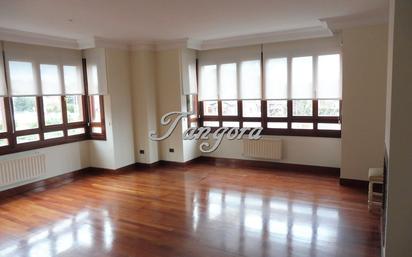 Living room of Flat for sale in Leioa  with Heating, Parquet flooring and Storage room