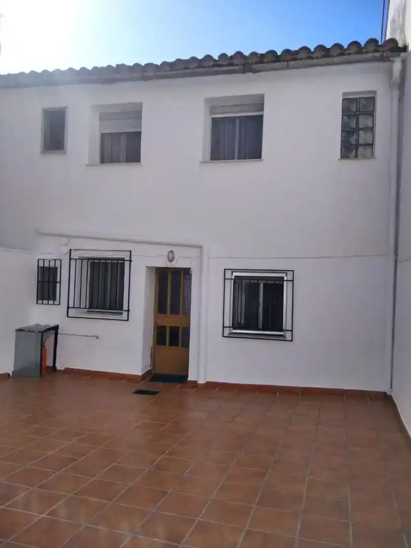 Vista exterior de Casa adosada en venda en Talayuelas amb Aire condicionat