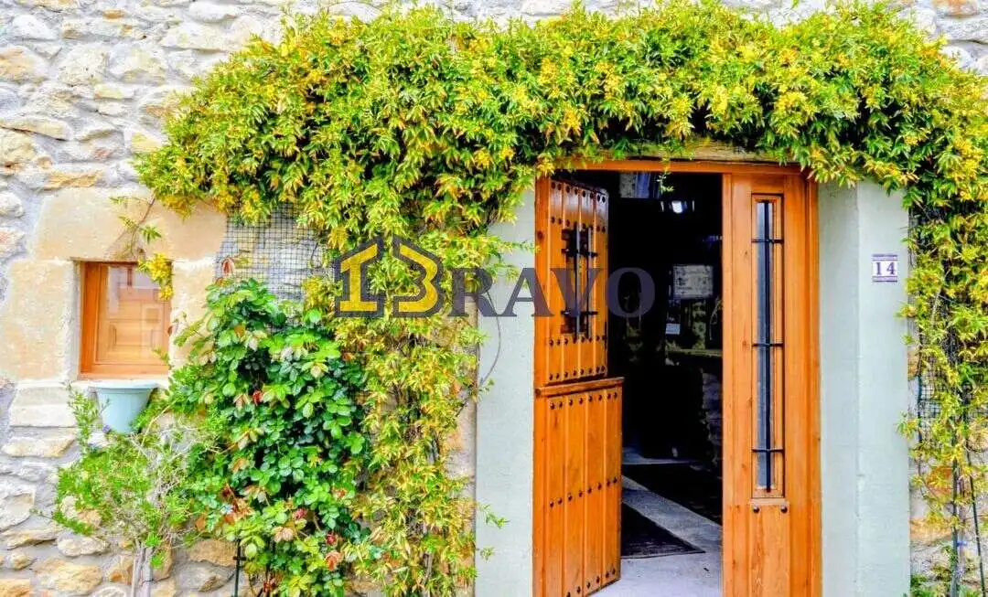 Casa adosada en venta en Merindad de Cuesta-Urria