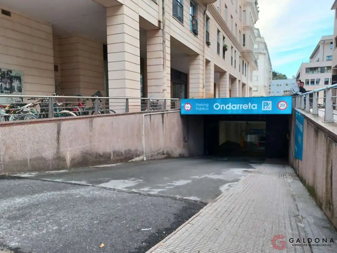 Aparcament de lloguer a Julio Caro Baroja Plaza, imagen 7