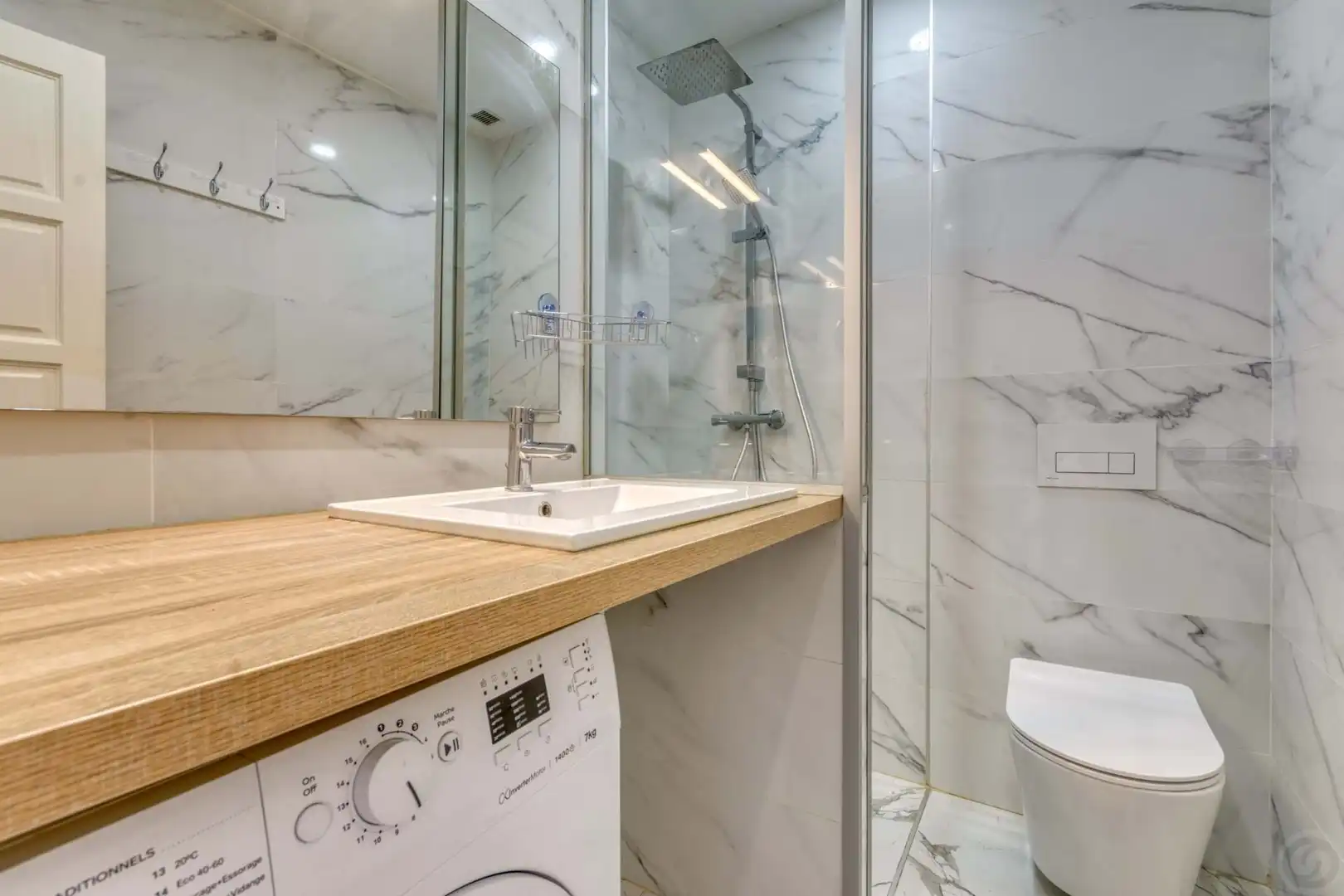 Badezimmer von Einfamilien-Reihenhaus zum Verkauf in Empuriabrava mit Klimaanlage, Heizung und Terrasse