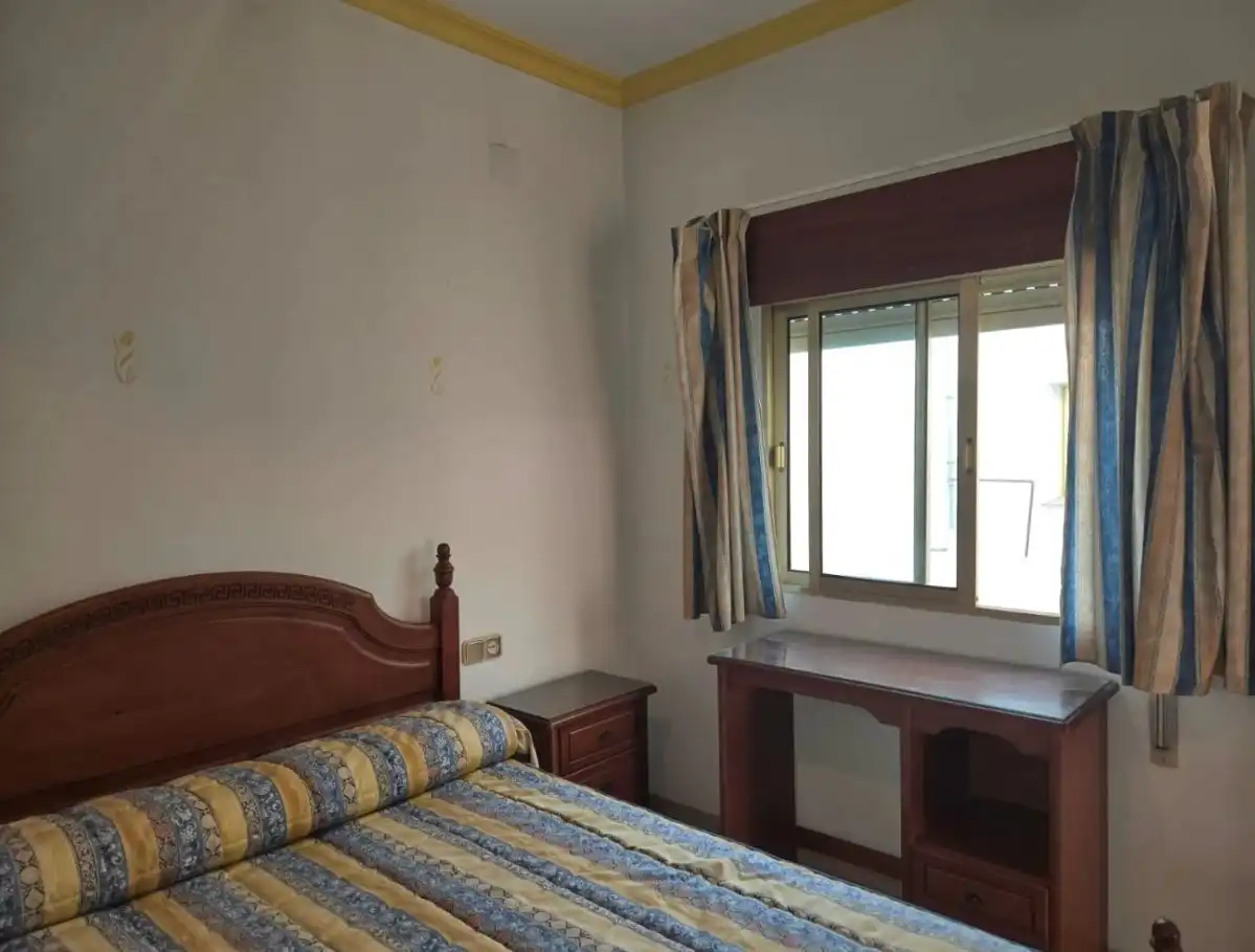 Dormitori de Casa adosada en venda en Mairena del Aljarafe amb Aire condicionat, Terrassa i Moblat