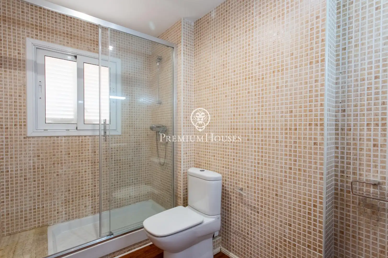 Bathroom of Attic for sale in Mataró  with Air Conditioner, Heating and Parquet flooring