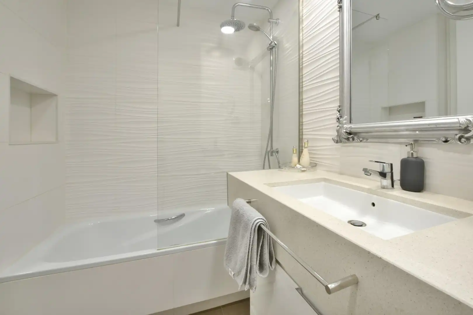 Baño de Piso en venta en Barcelona con Parquet, Terraza y Balcón