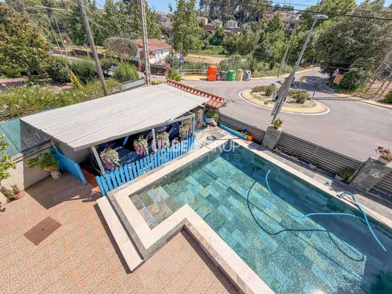 Swimming pool of Detached homes for sale in Abrera  with Air Conditioner, Heating and Private garden