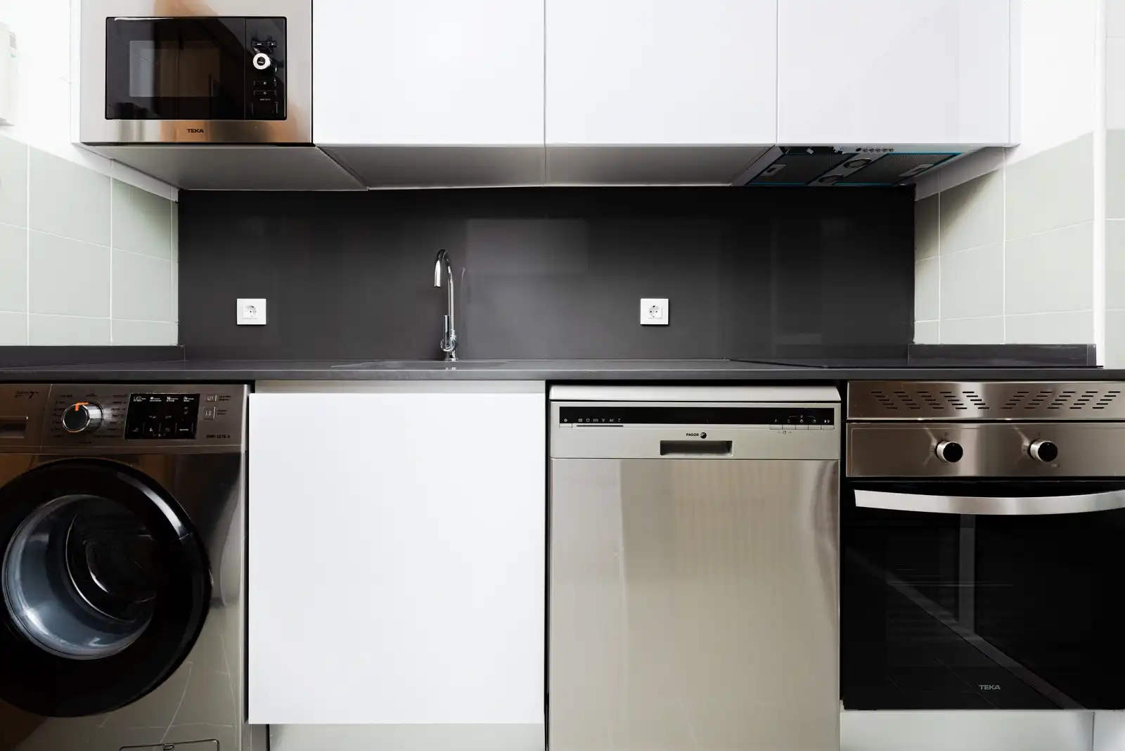 Kitchen of Flat for sale in Alcorcón  with Air Conditioner, Terrace and Storage room