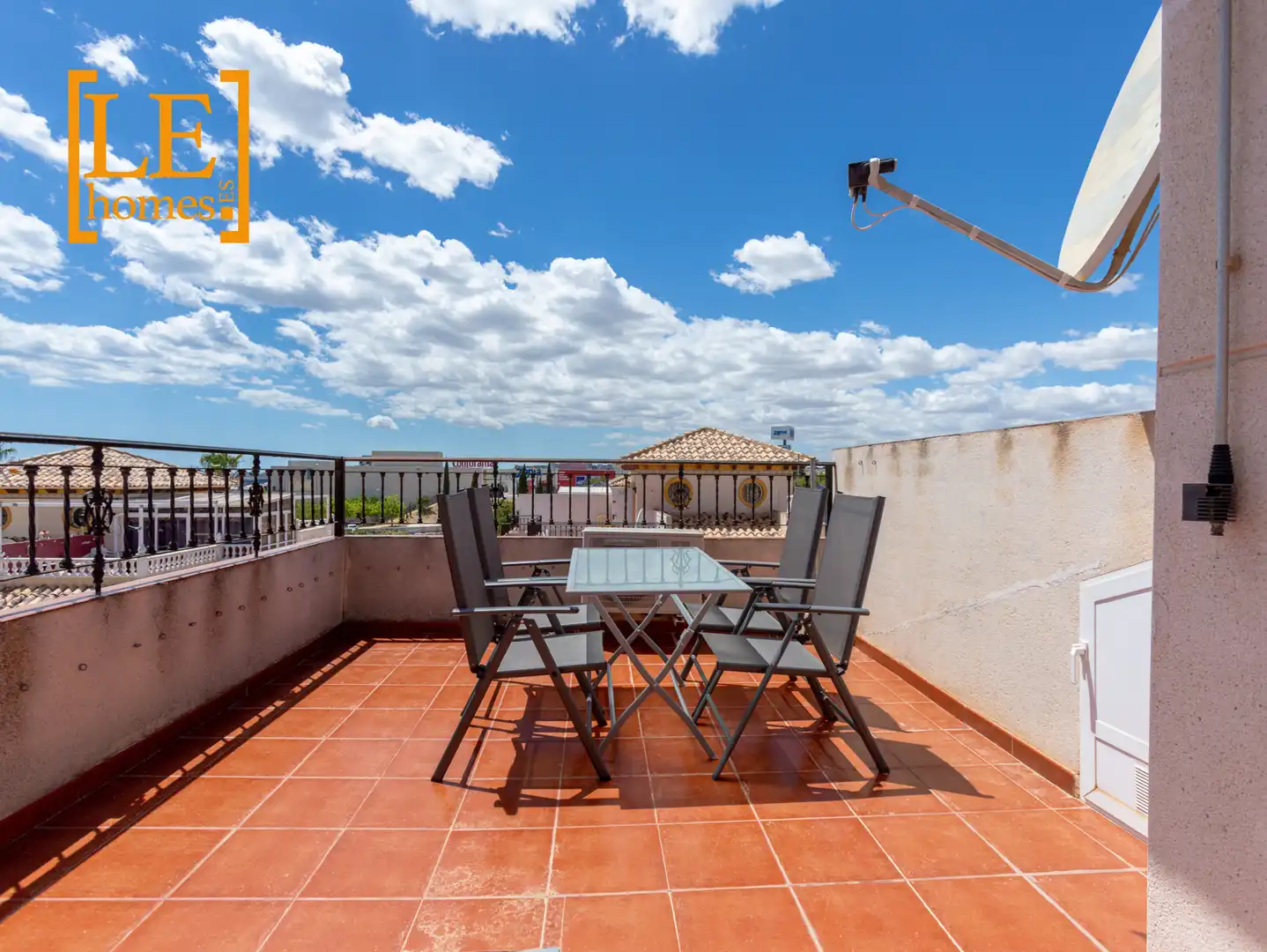 Terrassa de Casa adosada en venda en Orihuela amb Aire condicionat, Jardí privat i Moblat