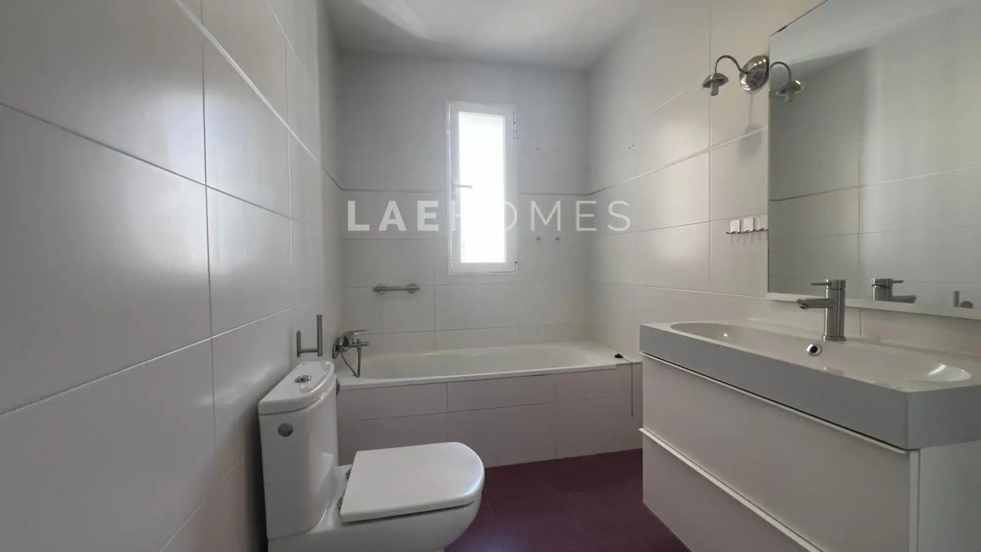 Badezimmer von Dachboden zur Miete in Málaga mit Parkett