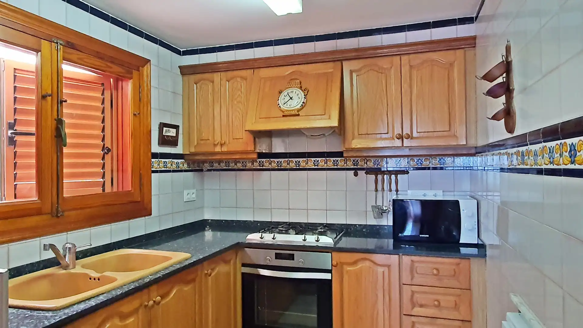 Cocina de Apartamento de alquiler en Miramar con Aire acondicionado, Terraza y Amueblado