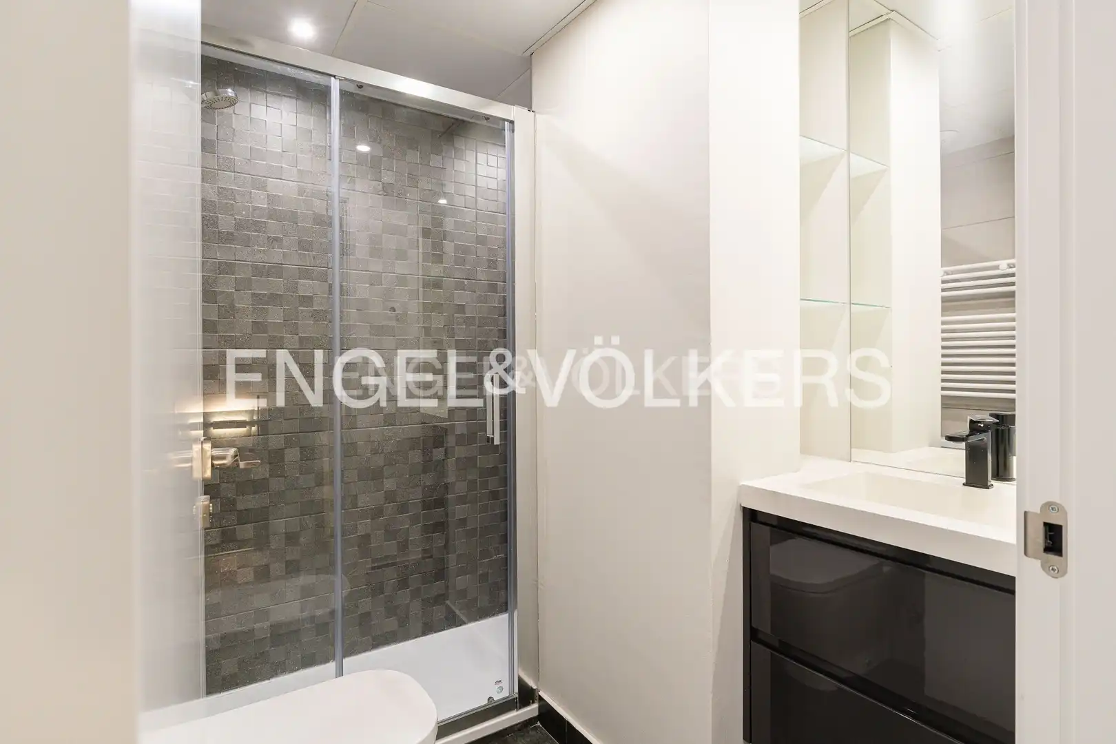 Badezimmer von Dachboden zum Verkauf in Majadahonda mit Klimaanlage, Heizung und Terrasse