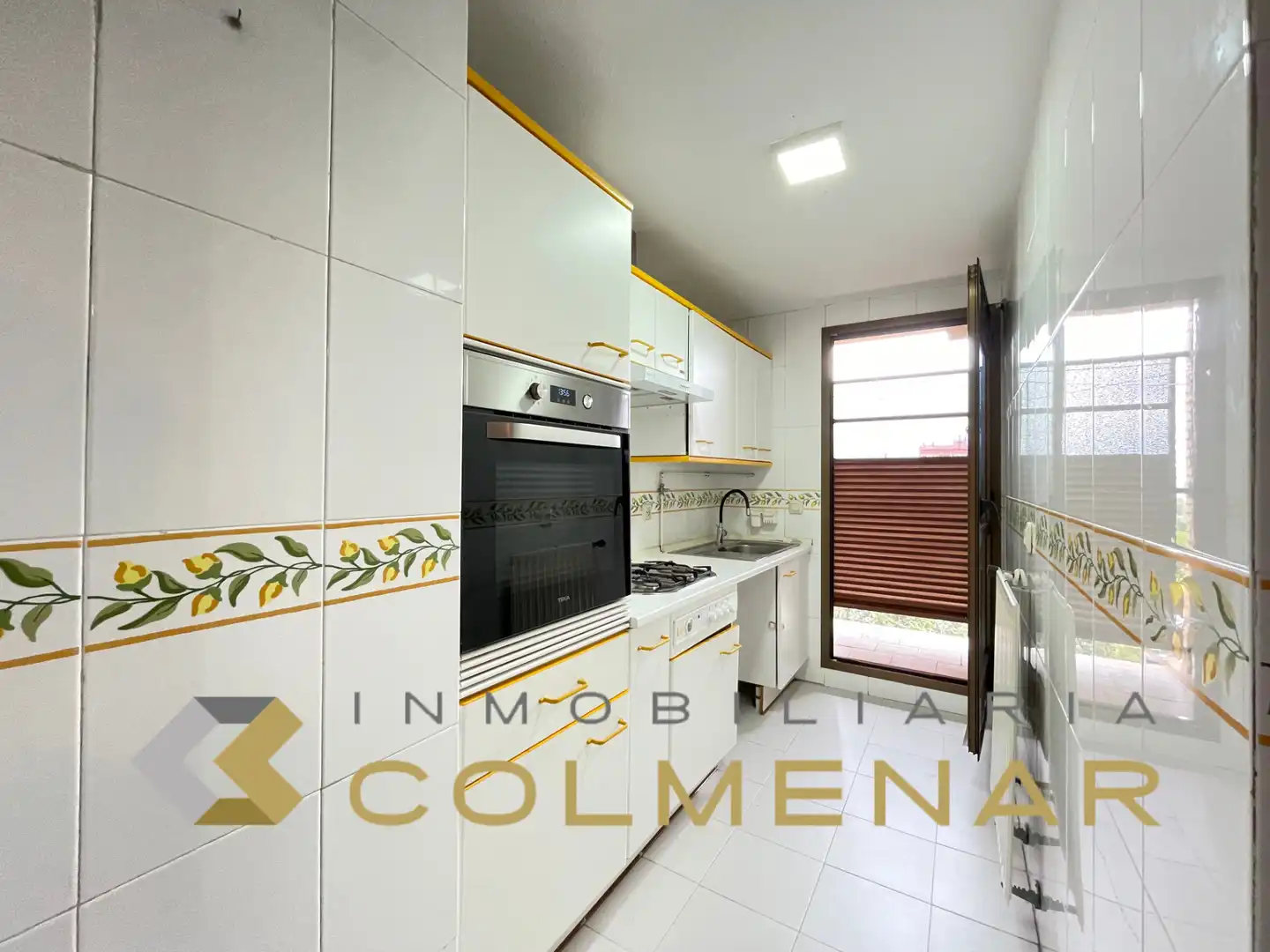 Cocina de Piso de alquiler en Tres Cantos con Calefacción, Terraza y Trastero