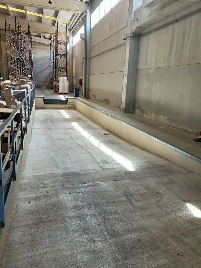 Industrial building to rent in Fuente del Jarro, imagen 2