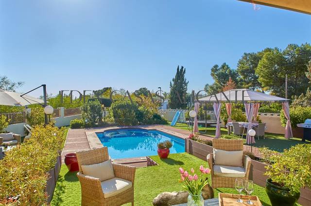 Casa-chalet en Venta en Calle Jacaranda en Los Girasoles