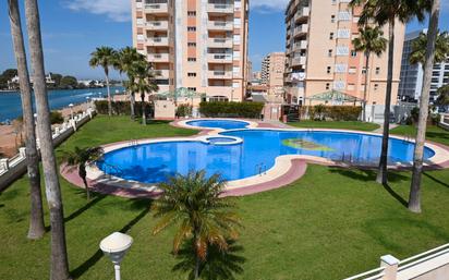 Piscina de Apartament en venda en La Manga del Mar Menor amb Aire condicionat, Calefacció i Terrassa