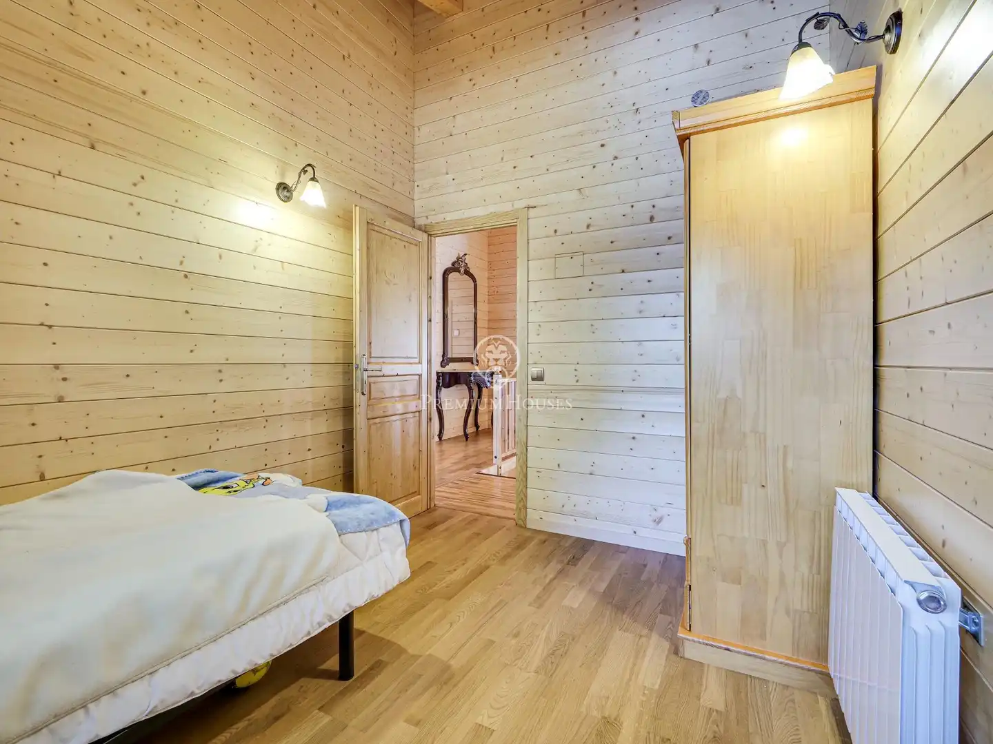 Dormitori de Casa o xalet en venda en Alp amb Calefacció, Jardí privat i Parquet